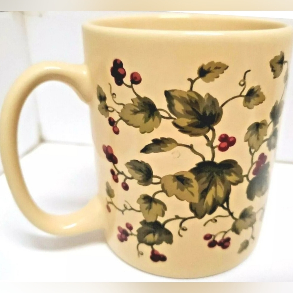 Waverly Garden Room Mug  Beautiful Grape Vine Design 10 Oz Poland
